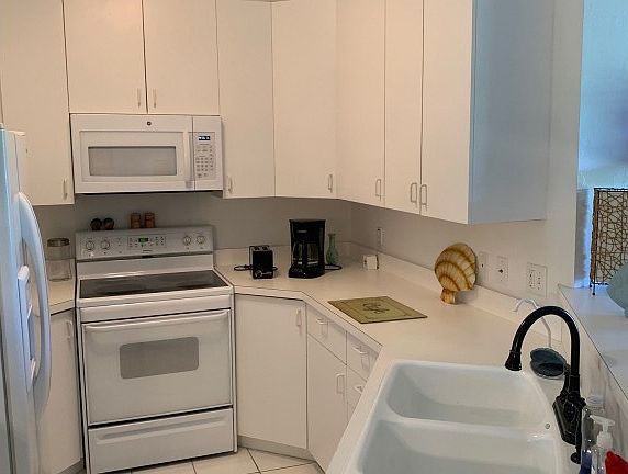 3rd image of 494 Tallwood St