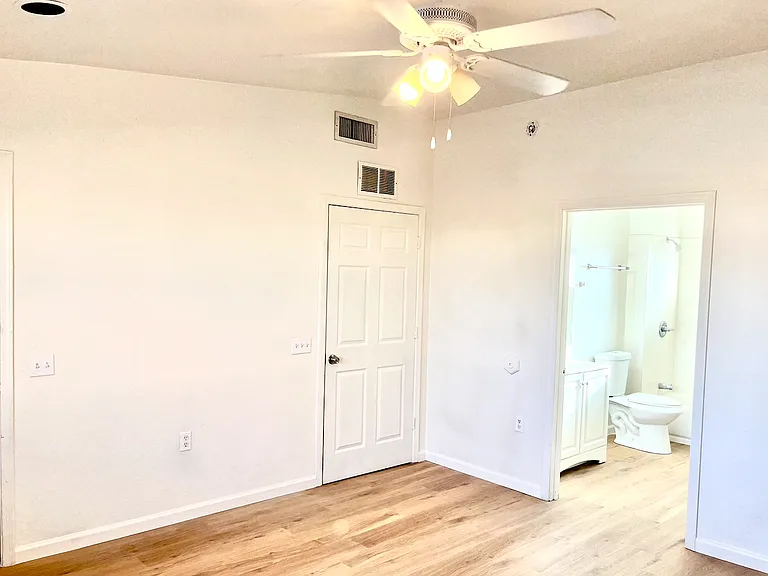 4454 E 3rd St #2 — Photo 21