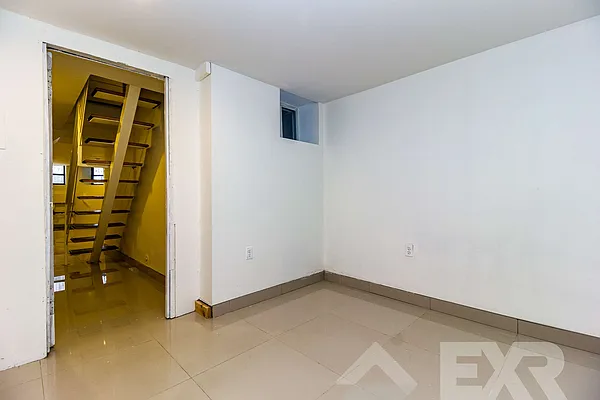 Rented by EXR | media 44