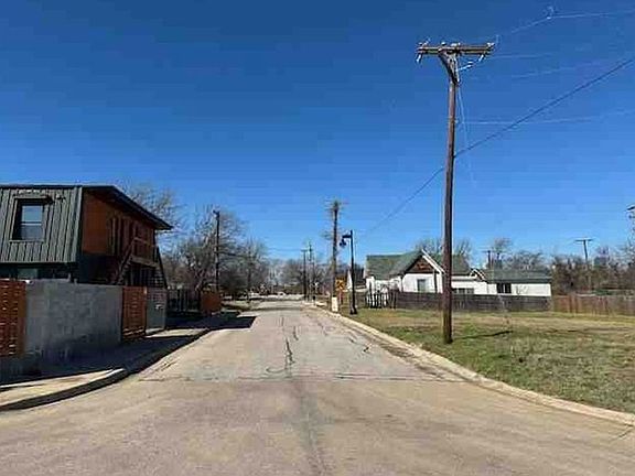 Exterior Neighborhood (street photo)