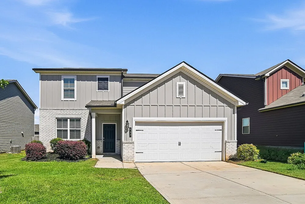4 bed, 3.0 bath, 2410 sqft, $2,525 — Photo 1