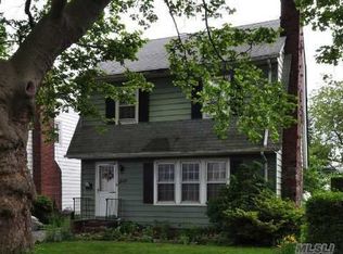 60 Cambridge Ave, Stewart Manor, NY 11530