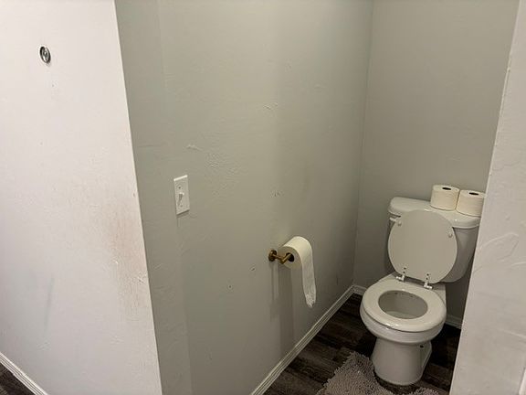 4th image of 3124 S Colt St