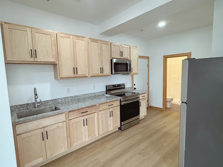 24 Grant St #4 — Photo 3