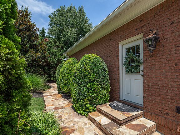 5th image of 8831 Steeplechase Dr