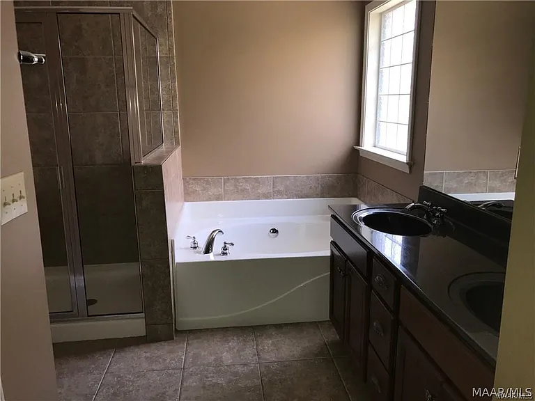 3912 Claiborne Cir — Photo 12