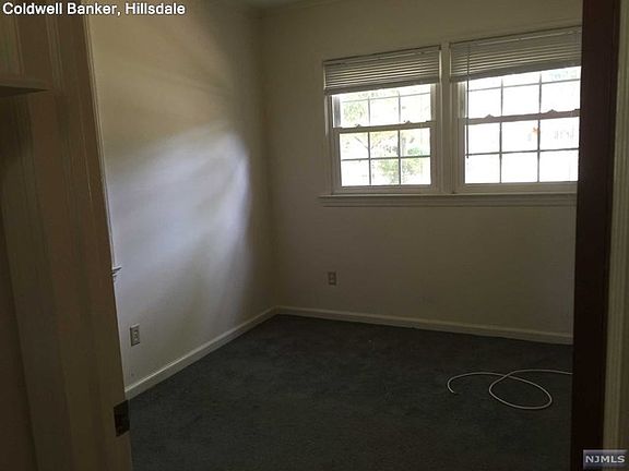 5th image of 247 Rockland Ave