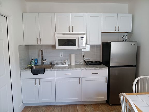 4th image of 10941 64th St N #B
