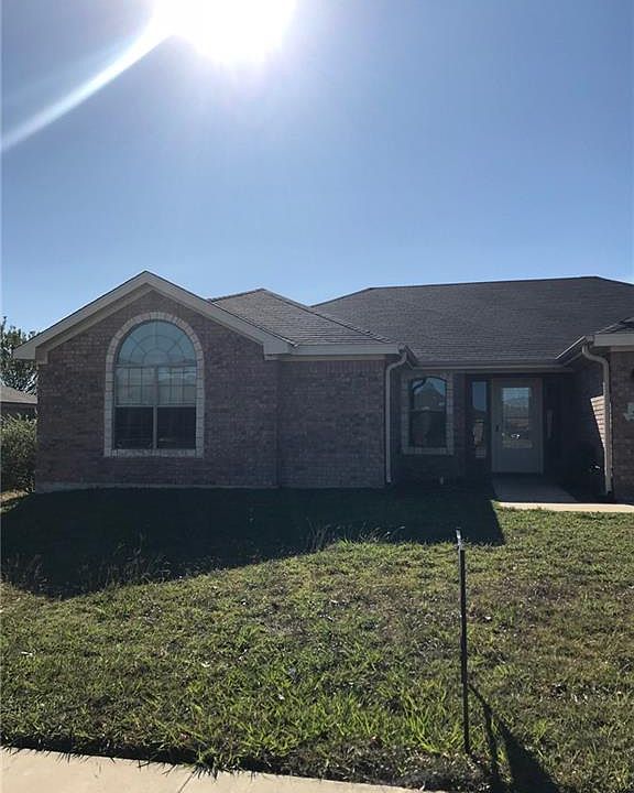 1st image of 2701 Lindsey Dr