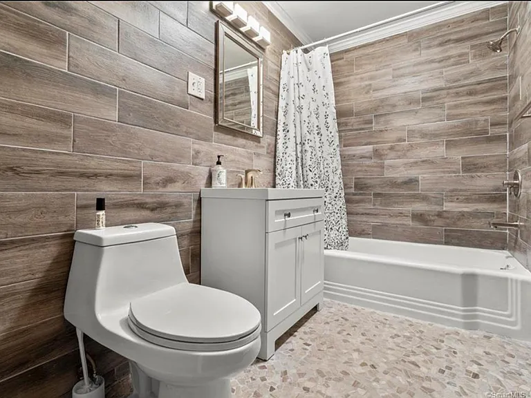 64 N Lake Dr #C2 — Photo 8