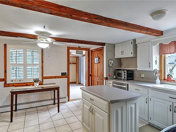4th image of 72 Highland Ave