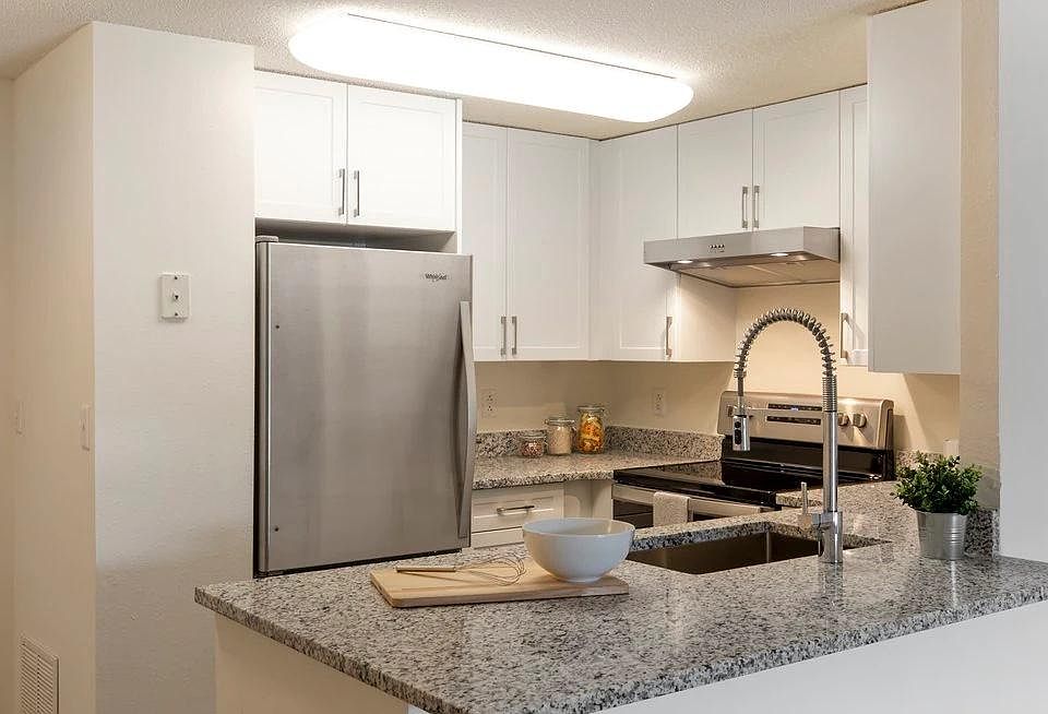 2nd image of 110 Quarry St #201