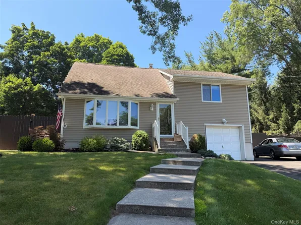 37 McKinley Street, Pearl River, NY 10965