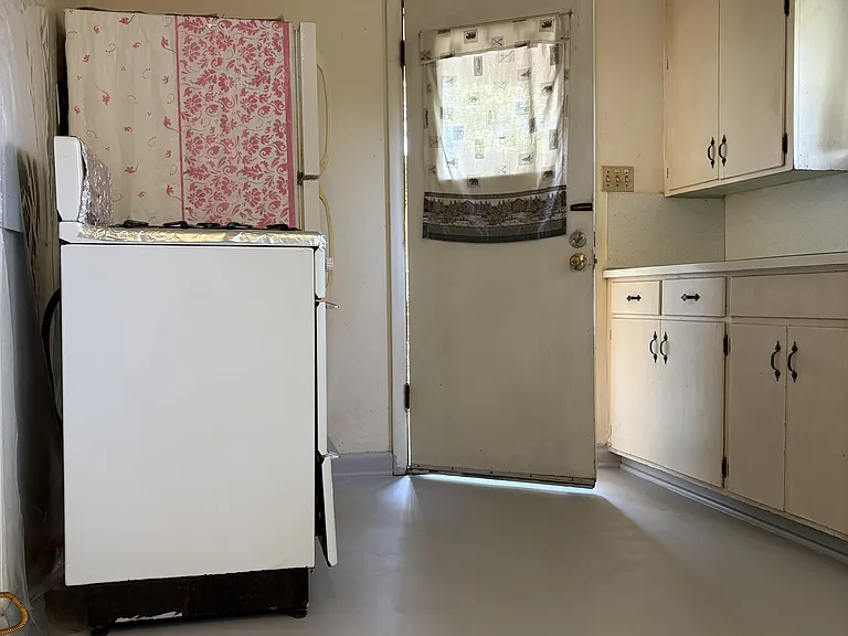 2305 Bois D Arc St — Photo 2