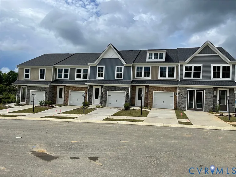 5520 Wenrich Dr — Photo 2