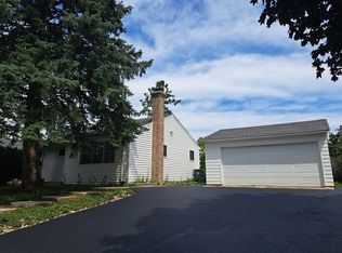 218 Wellington Ave, Mundelein, IL 60060