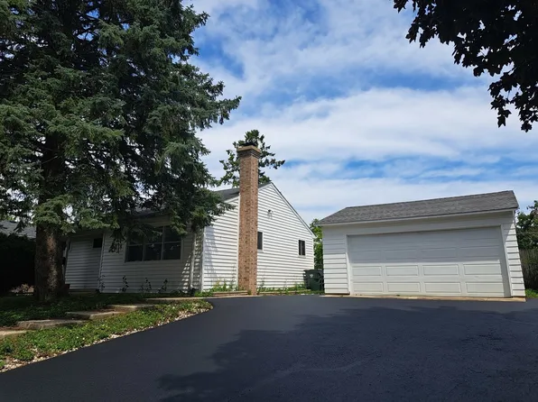 218 Wellington Ave, Mundelein, IL 60060
