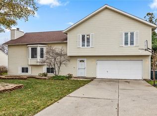 38130 Lake Shore Blvd, Willoughby, OH 44094