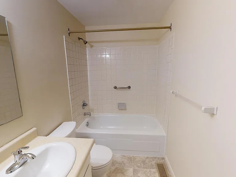 255 Thames St N #14 — Photo 10