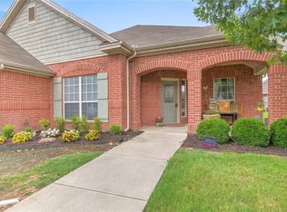 913 Linden Dr, Burleson, TX 76028