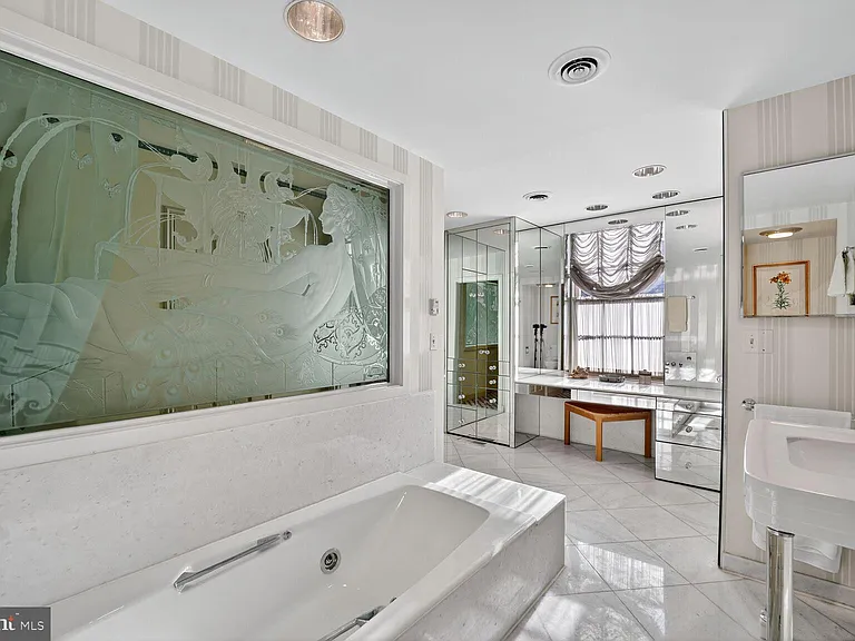 2310 Kalorama Rd NW — Photo 24
