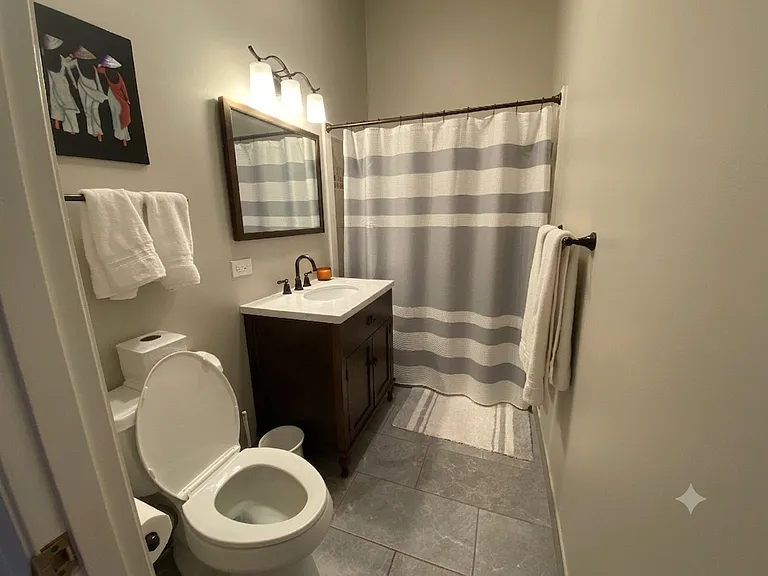 1320 N Hoyne Ave #2 — Photo 9