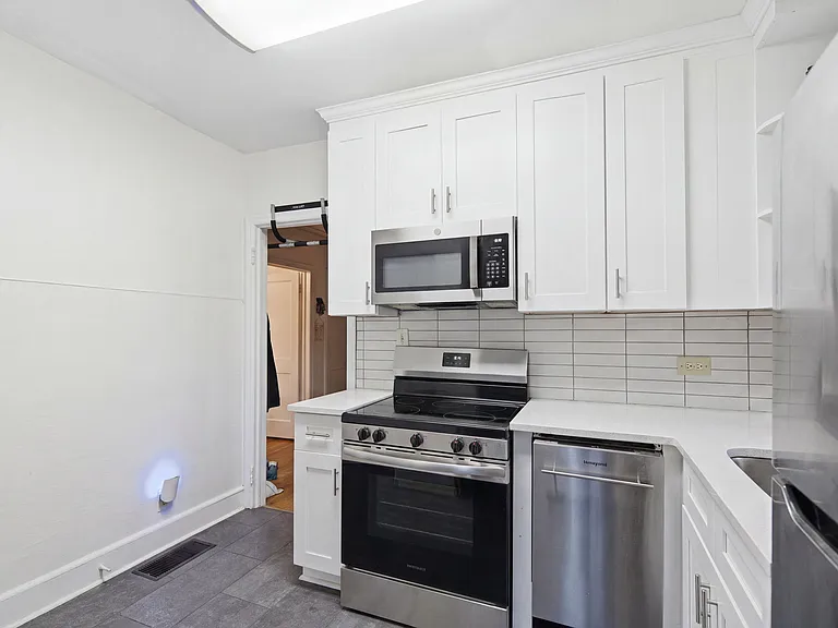1470 Beatie Ave SW — Photo 4