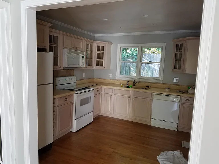 1233 Goodwin Rd NE — Photo 9