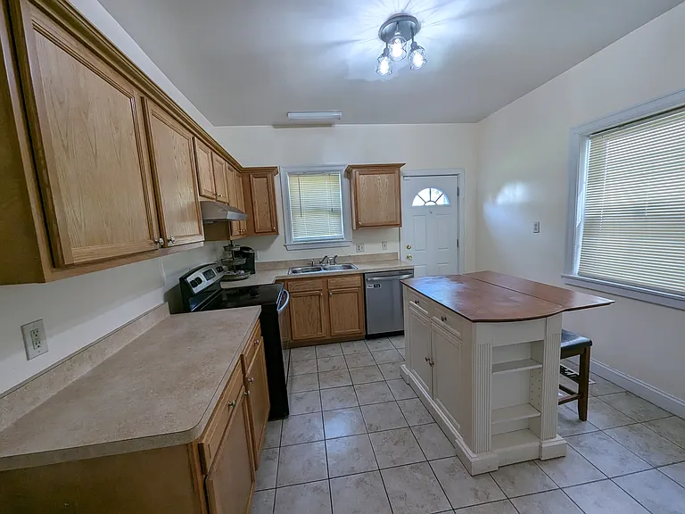 180 Lexington Ave — Photo 16