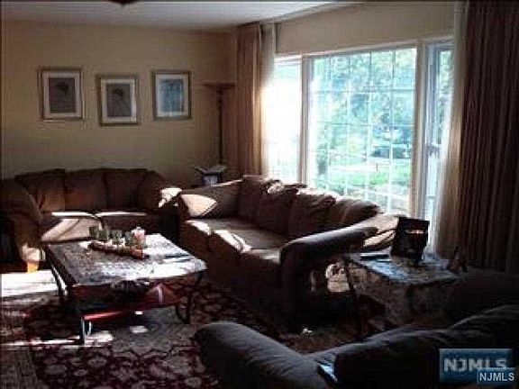 2nd image of 1109 Lynwood Ave