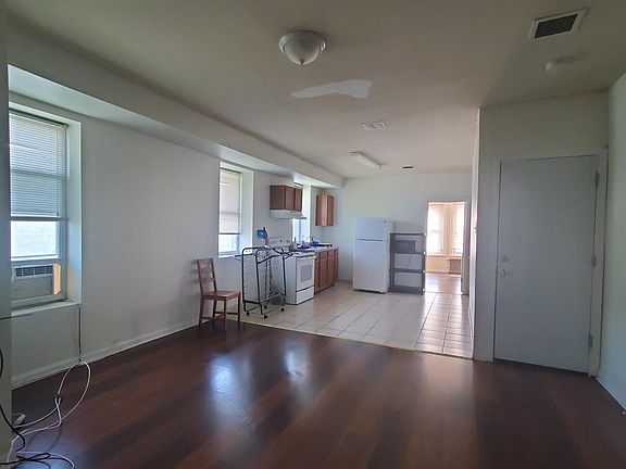 4th image of 4510 N Broad St #3