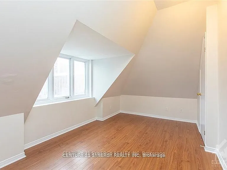 450 Maclaren St #10 — Photo 14