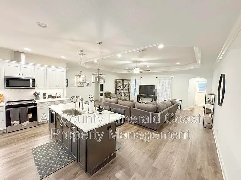 481 Kelly St — Photo 12