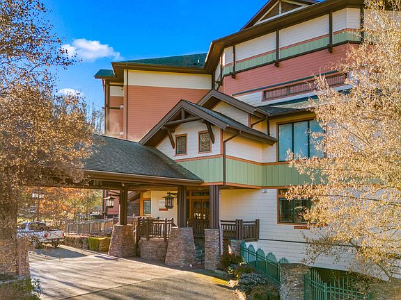 2nd image of 215 Woliss Ln #103