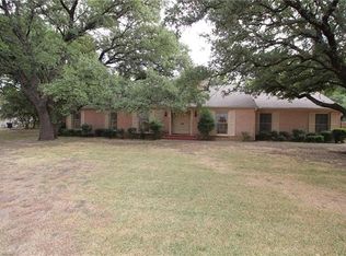1203 W Westhill Dr, Cleburne, TX 76033