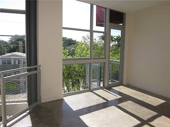 5th image of 721 SE 12th Ct APT 2