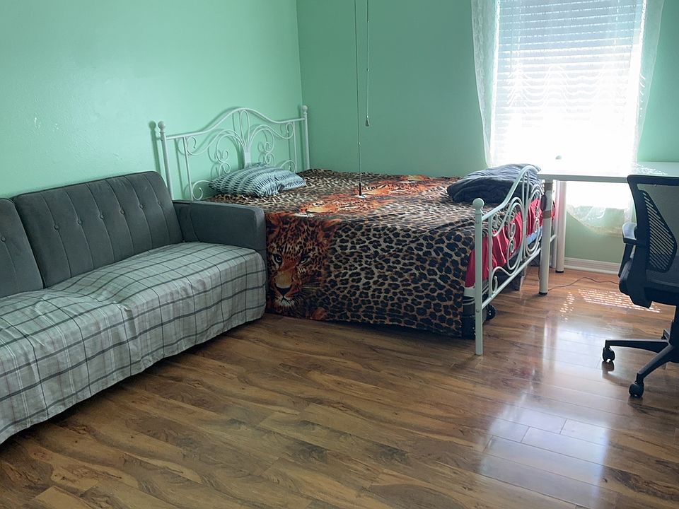 1st image of 338 Lytton Cir #2