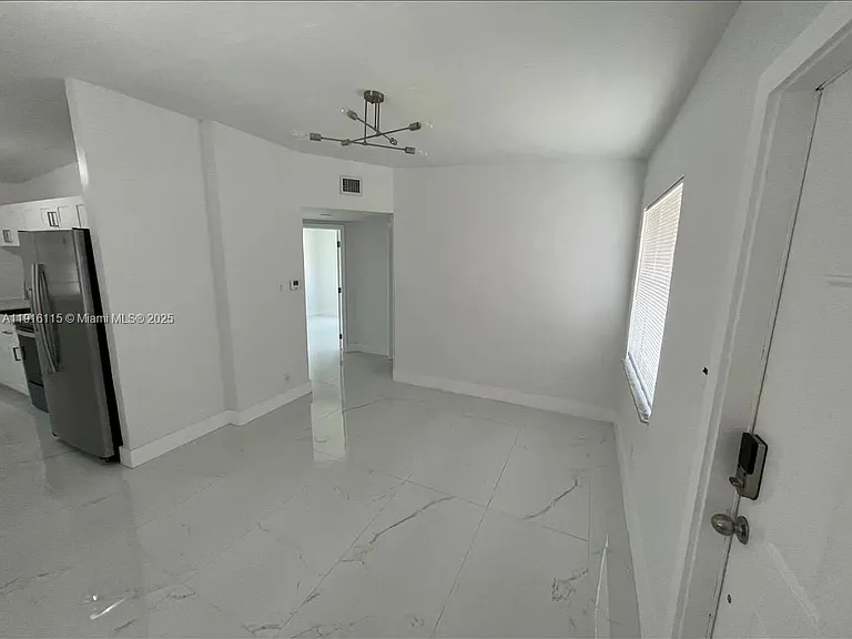 2726 NW 4th Ct — Photo 4