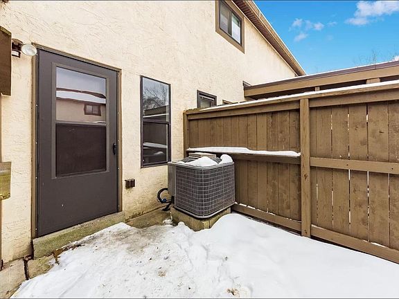 4th image of 3230 Summerdale Ln