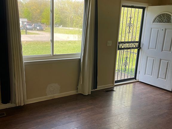 3rd image of 316 Barkwood Dr