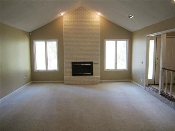3rd image of 102 Harrand Creek Dr