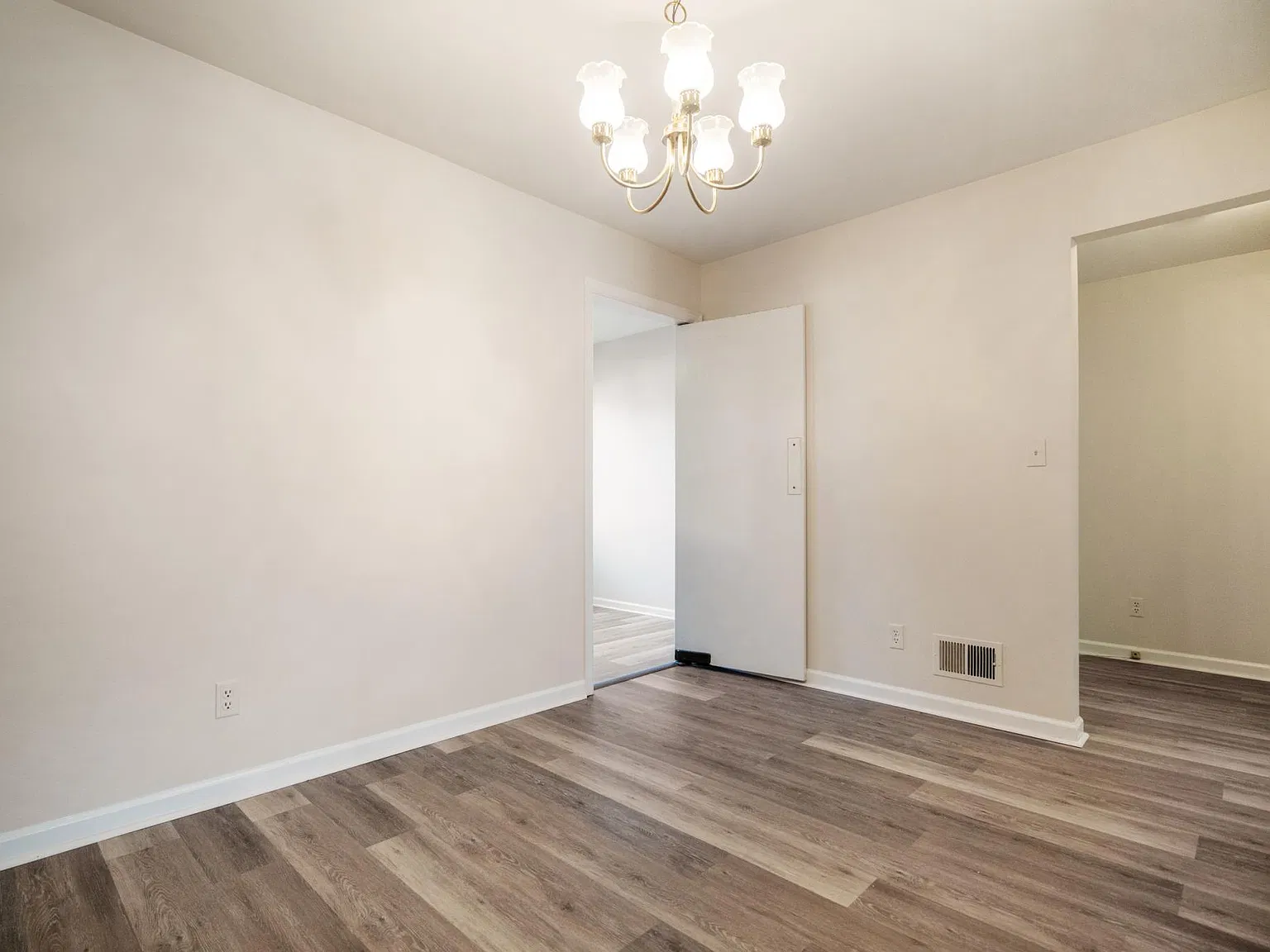 4058 Massie Ave — Photo 2