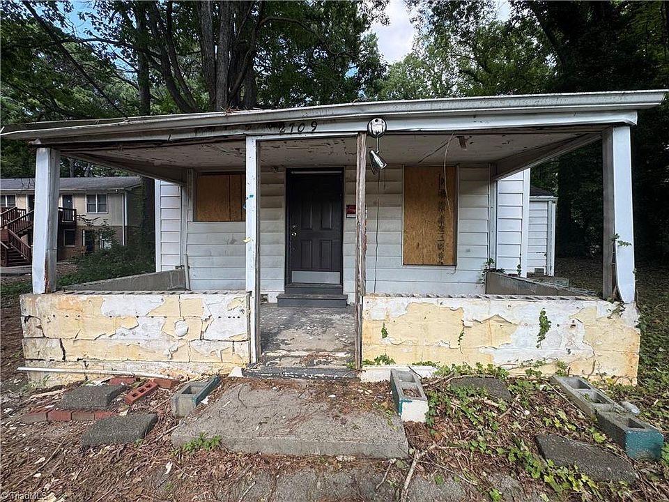 1st image of 2709 McArthur Dr
