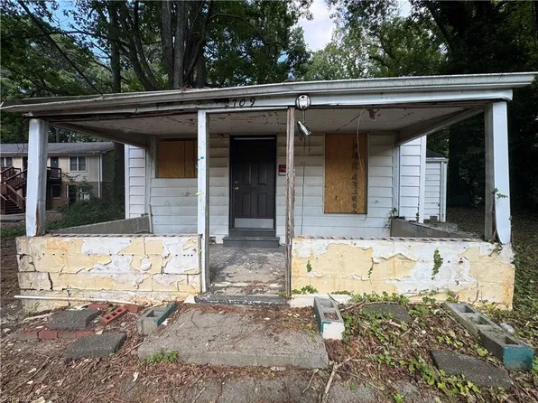 2709 McArthur Dr, Greensboro, NC 27406