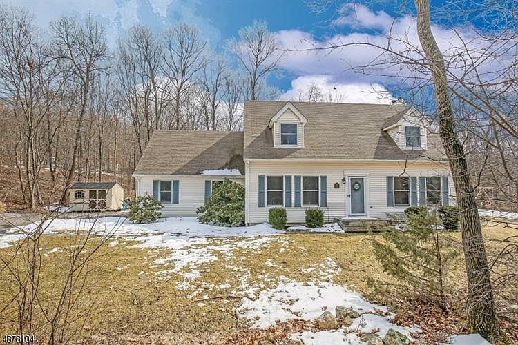 1st image of 14 Tudor Hill Dr