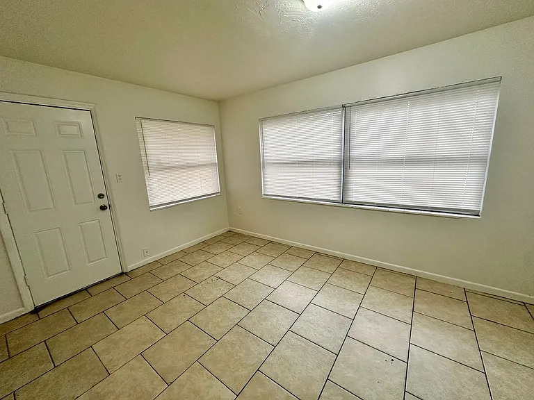 1317 Cambridge Dr — Photo 20