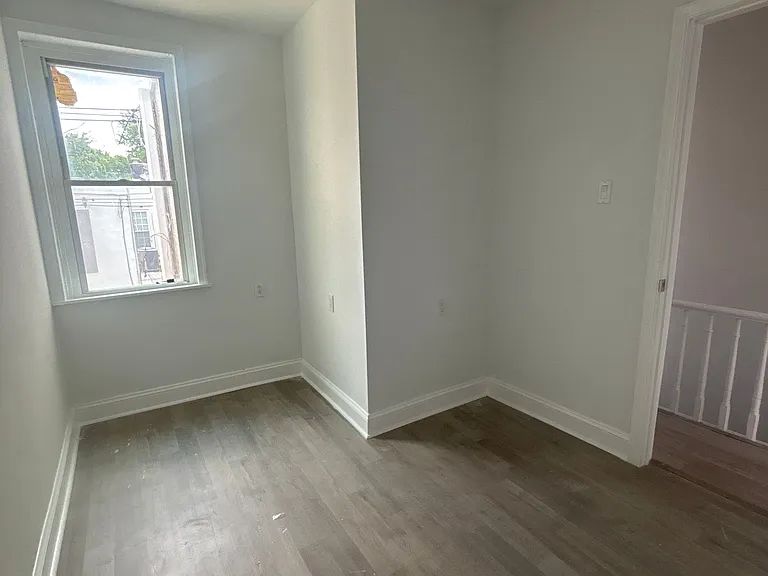6412 Glenmore Ave — Photo 16