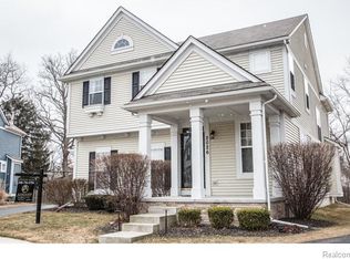 2026 Harbor Village Ave, Keego Harbor, MI 48320