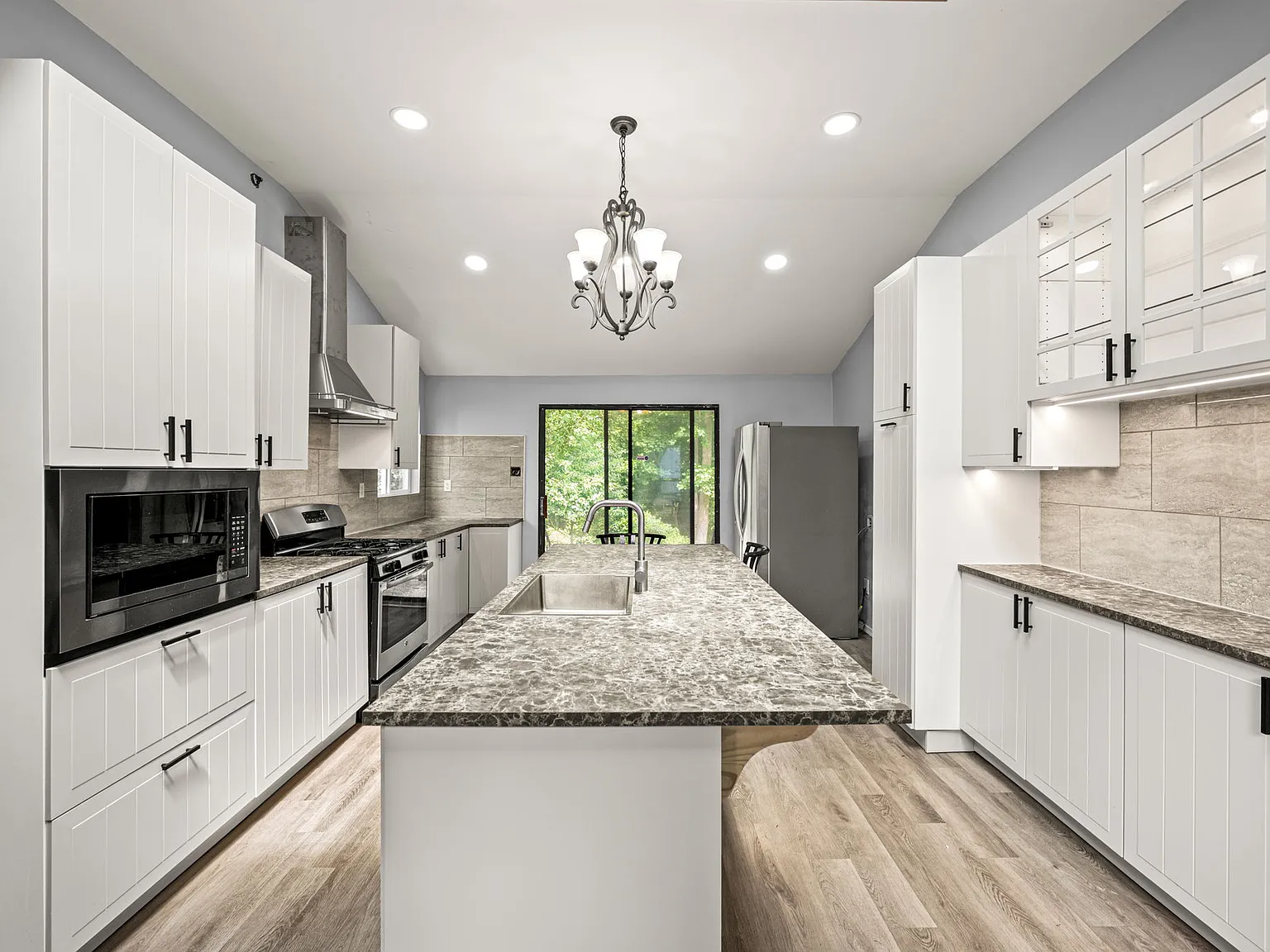 3 bed, 1252 sqft, $2,700 — Photo 3