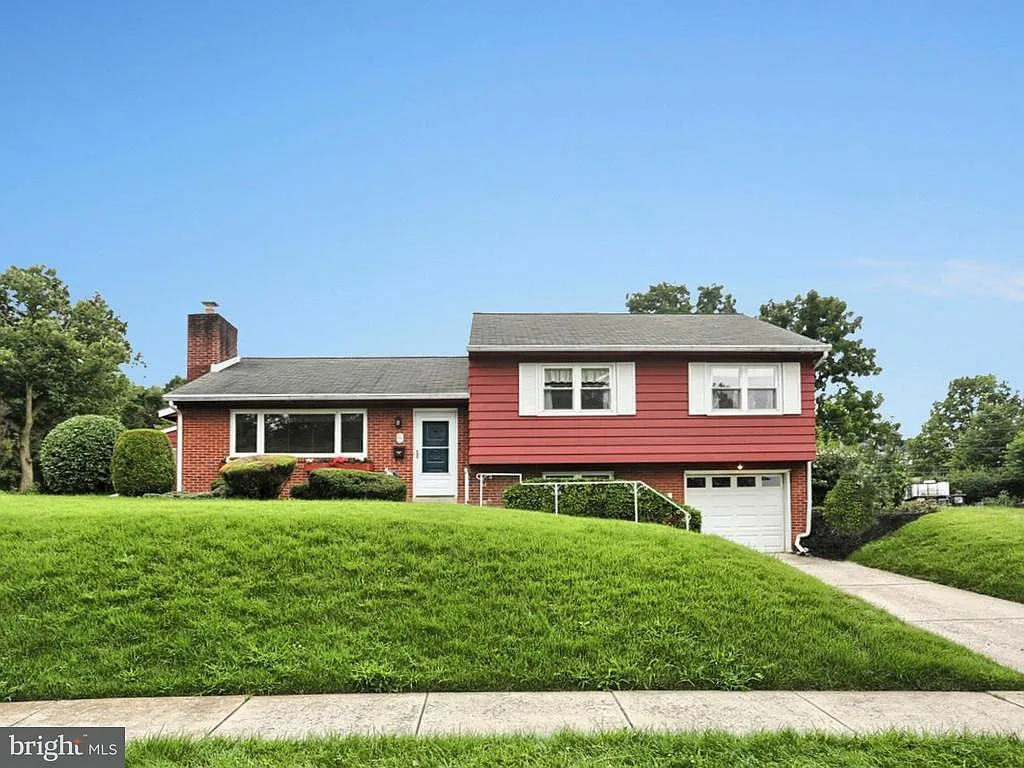 4 Citadel Dr photo 1